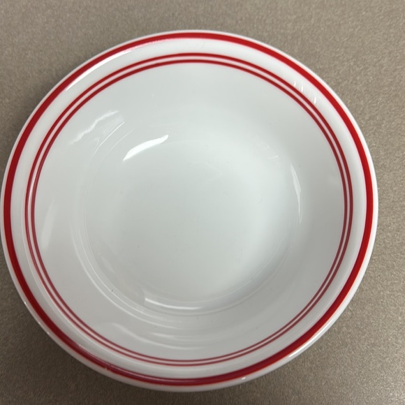 Corelle cereal bowls retired pattern. 2-6 1/4” with red rings - Picture 5 of 6